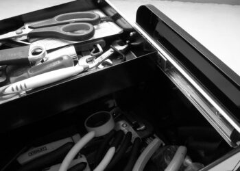 Keep Your Workshop Safe: Essential Toolbox Safety Tips