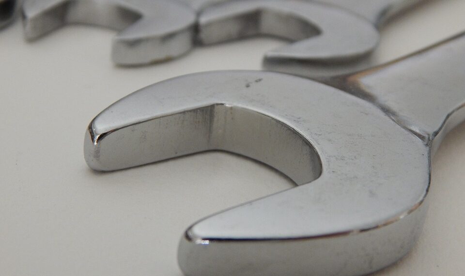 Avoid Injury and Damage: Simple Toolbox Safety Tips