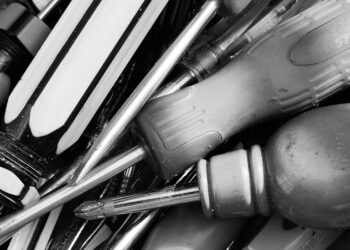 Stay Safe While Working: Toolbox Safety Tips for DIYers